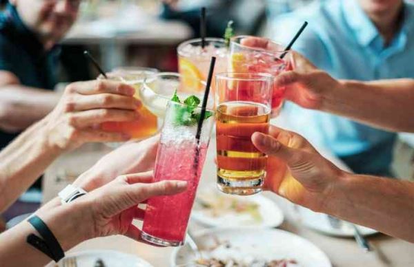 Чем не стоит запивать и заедать спиртное: советы экспертов