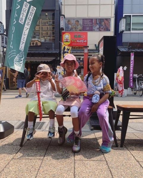 Новые фото Ким Кардашьн и Канье Уэста: японские каникулы продолжаются