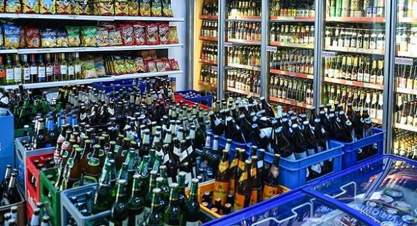 <br />
Введение запрета на продажу алкоголя в жилых домах предложил эксперт<br />
